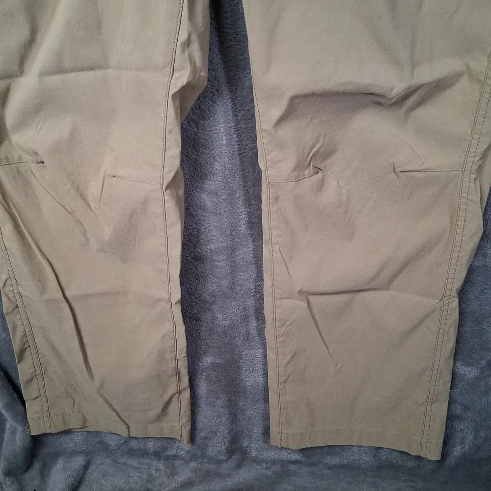 Eddie Bauer Rainer Cargo Pants Men Size 36x30 Khaki Mid-Rise Stretch UPF DWR